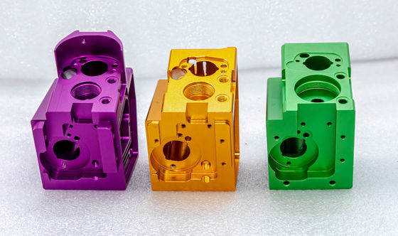 Geef de Delenvervaardiging van het Douanemetaal het Anodiseren CNC van de Aluminiumlegering Machinedelen vaste vorm